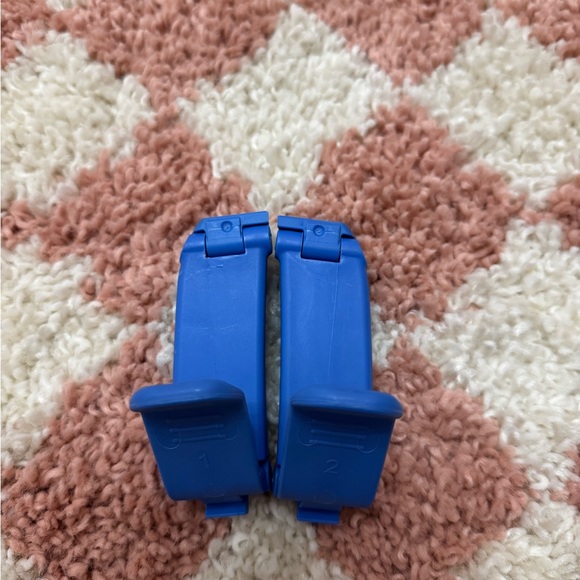 Doona base replacement seatbelt latch (the pair) - Picture 5 of 5